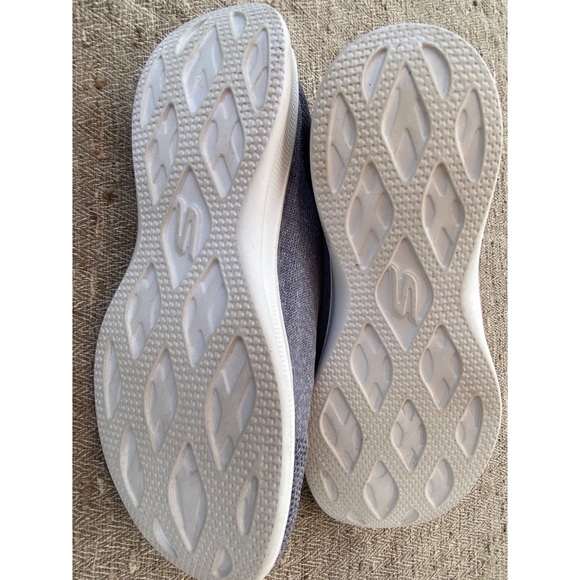 Skechers Sneakers SlipOns - Picture 14 of 16